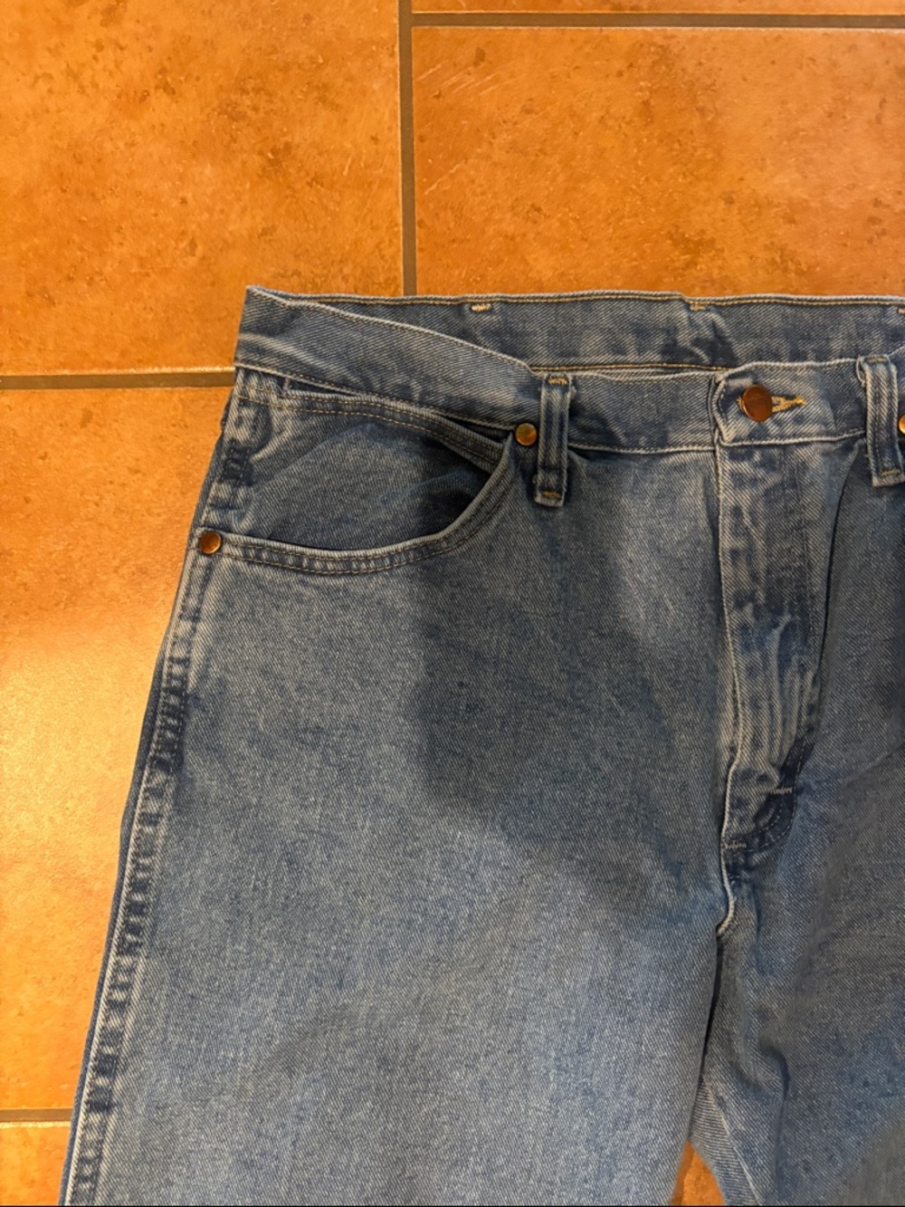 Wrangler Men's Light Blue Straight-Leg Jeans - Picture 4 of 16